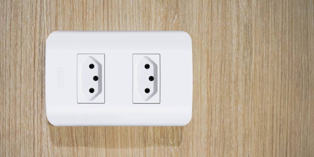 Romazi - Sua energia nossa marca Posicionamento Ideal de Tomadas  