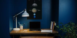 Romazi - Sua energia nossa marca Integrando tomadas e interruptores pretos na decoração moderna  